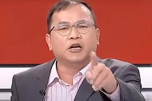 ? Hay là anh cũng cải tạo thành hậu vệ? Anthony nhiều lần 1v1 Dias hoàn thành đánh cắp